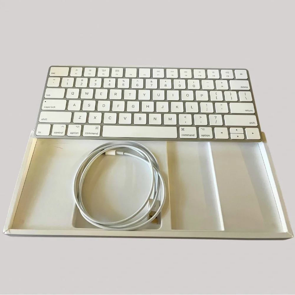 Apple Magic Keyboard Model MLA22L/A1644 Bluetooth w/ Lightning Cable Open Box